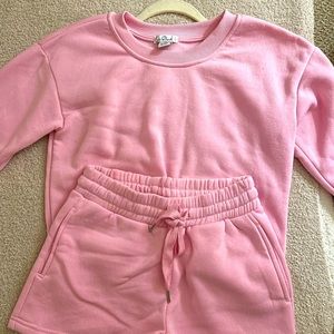 Light pink matching sweatshirt and sweat shorts xs